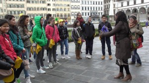 Un gruppo di studenti alla Passeggiata migrante a Firenze