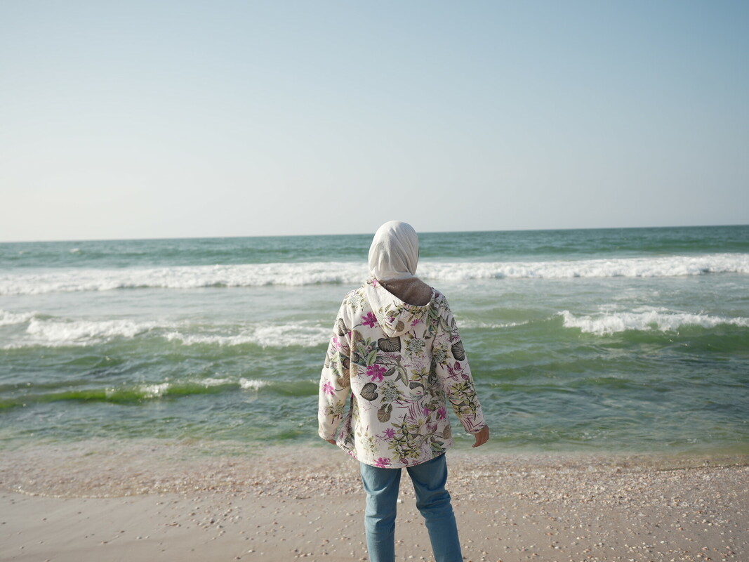 Fahima del CFTA sulla spiaggia di Rafah.